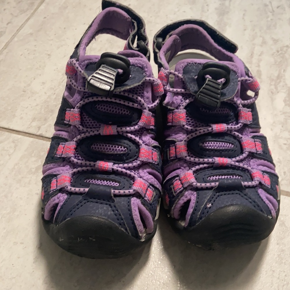 Girls size 9 water shoes